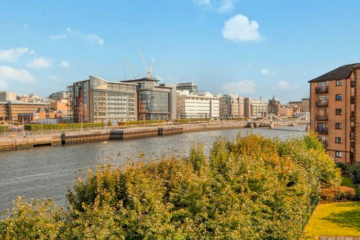 3 Bedroom Flat To Rent In Riverview Drive, Glasgow, G5