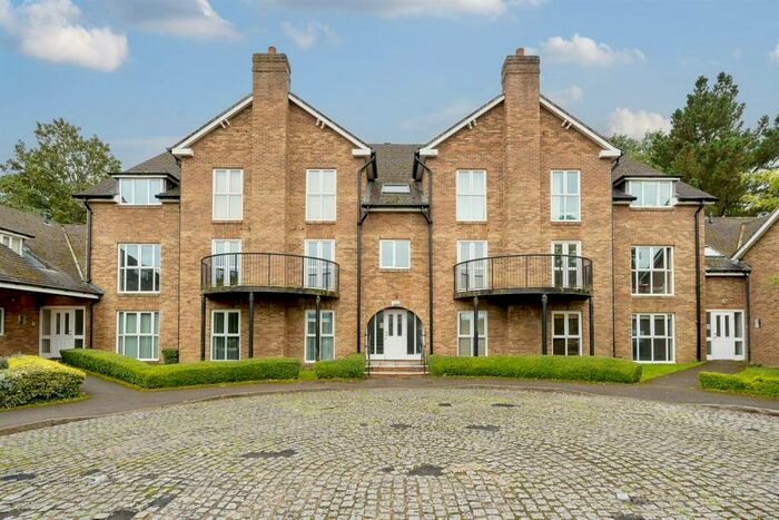 2 Bedroom Apartment To Rent In Drey House, Wokingham, RG41