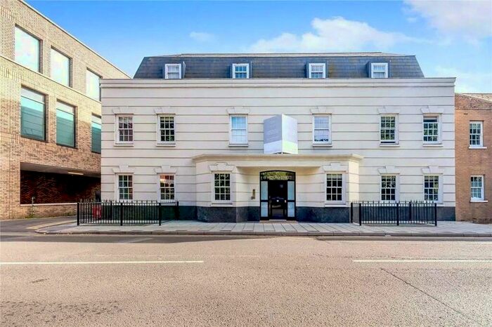 2 Bedroom Flat To Rent In Victoria Street, Windsor, Berkshire, SL4