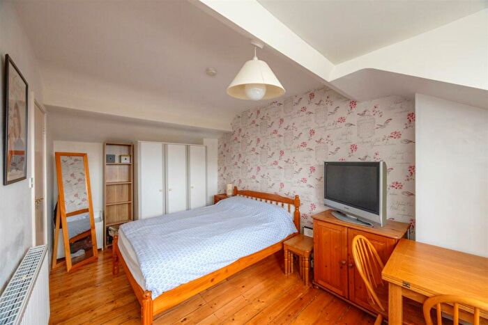 3 Bedroom Terraced House For Sale In Victor Street, Sheffield, S6