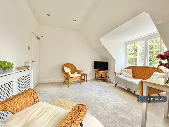 2 Bedroom Flat To Rent In West Overcliff Drive, Bournemouth, BH4
