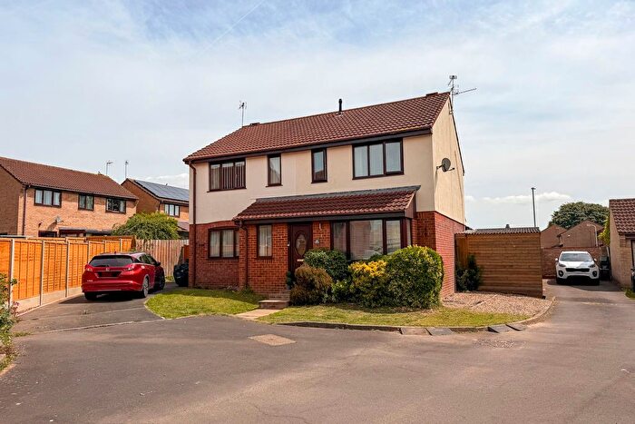 3 Bedroom Semi Detached House For Sale In Grafton Close, Taunton, TA2