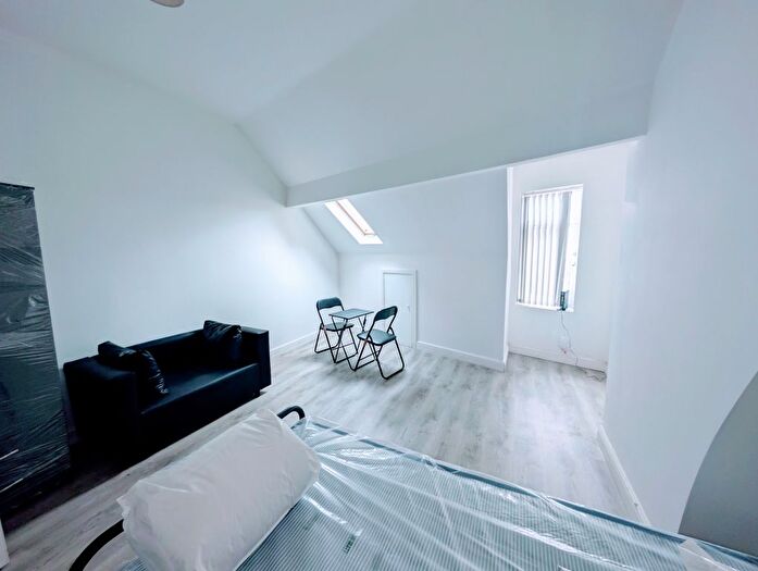 1 Bedroom Studio To Rent In Bury Old Road, Salford, M7