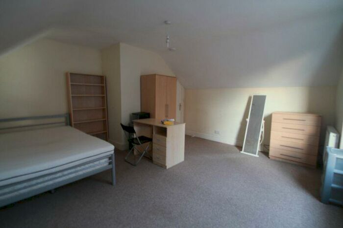 4 Bedroom Semi-Detached House To Rent In Ednaston Road, Nottingham, NG7