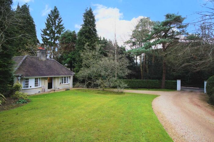 3 Bedroom Bungalow To Rent In Jubilee Road, Wokingham RG40