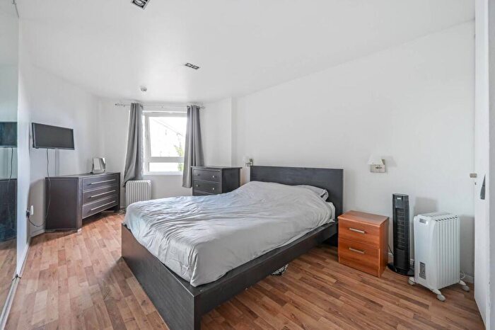 1 Bedroom Flat For Sale In City Tower, Canary Wharf, London, E14