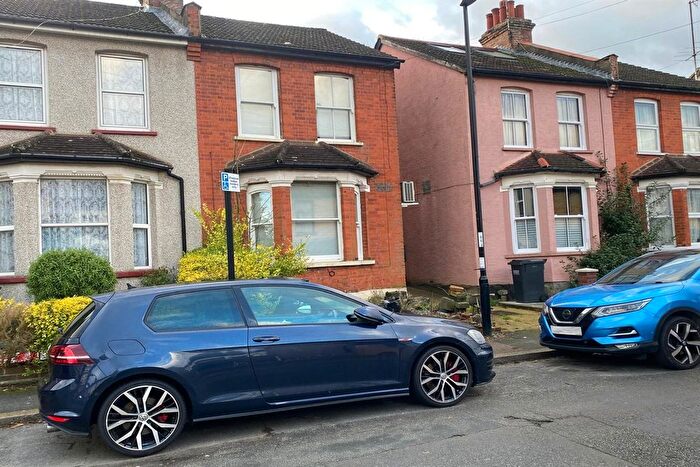 1 Bedroom Flat To Rent In Little Roke Avenue, Kenley, CR8