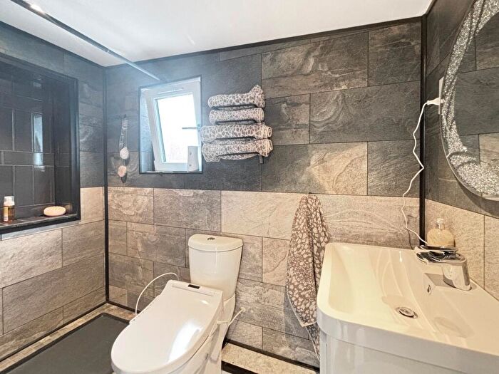 2 Bedroom Bungalow For Sale In Dover Road, Brightlingsea, Colchester, CO7