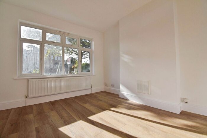 2 Bedroom Maisonette To Rent In Burwood Avenue, Hayes, Bromley, BR2