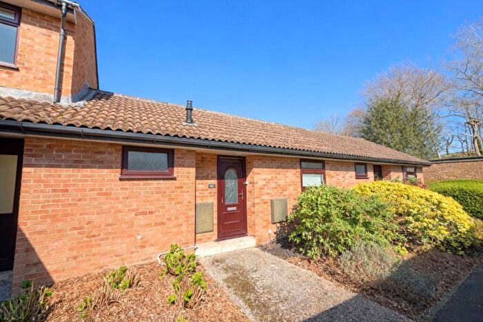 1 Bedroom Bungalow For Sale In Avondale, Ash Vale, Surrey, GU12