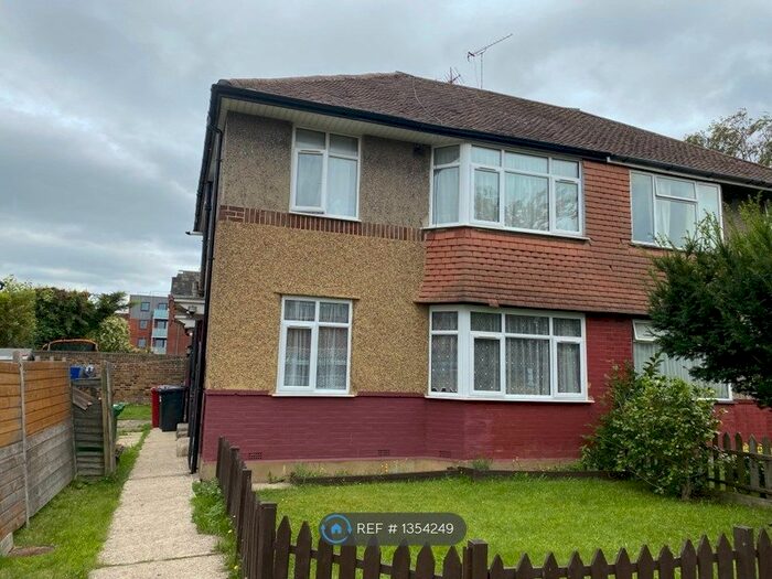 2 Bedroom Maisonette To Rent In Montrose, Slough, SL1