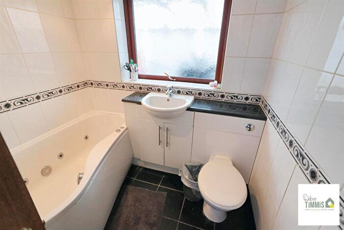 2 Bedroom Detached Bungalow For Sale In Fielden Close, Milton, Stoke-On-Trent, ST6
