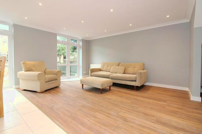 3 Bedroom Terraced House To Rent In Garratt Lane, London, SW18