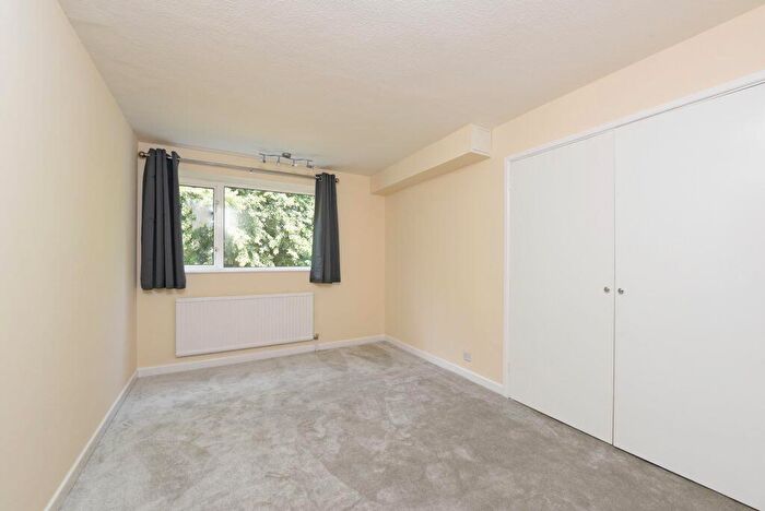 2 Bedroom Apartment To Rent In Clockhouse Road, Farnborough, GU14