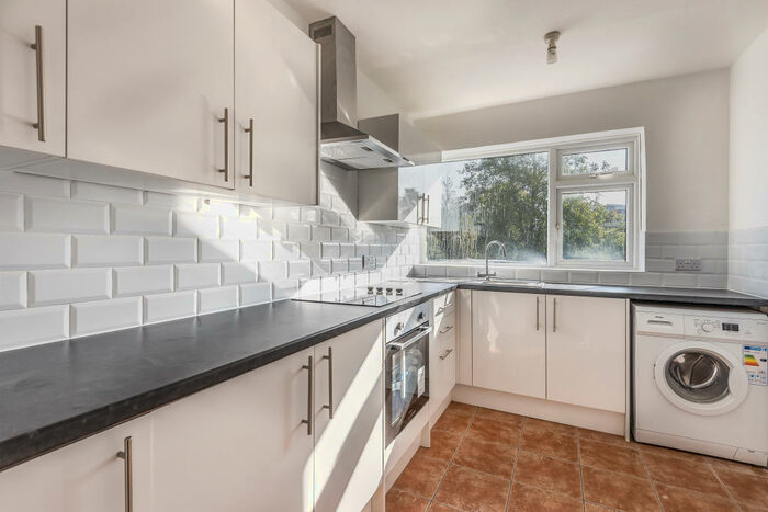 2 Bedroom Flat To Rent In Crofton Road Locksbottom, BR6