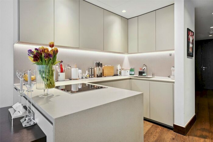 1 Bedroom Flat To Rent In Kings Gate Walk, Westminster, London, SW1E