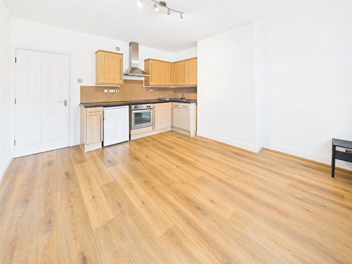 1 Bedroom Flat To Rent In Heath Road, Middlesex, TW1