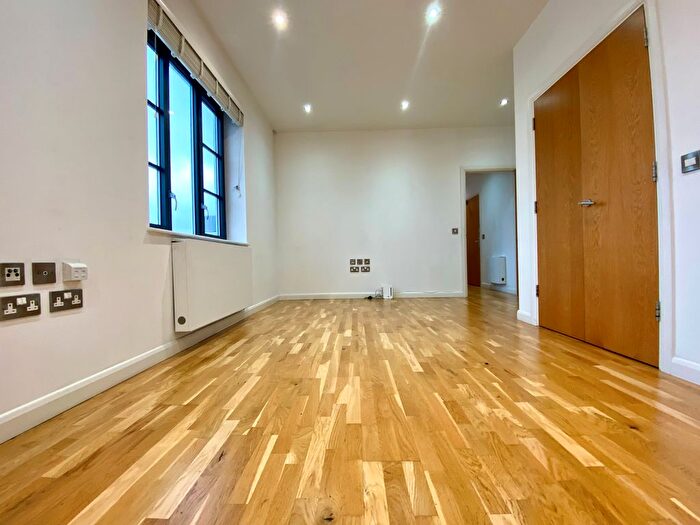 1 Bedroom Flat To Rent In Warple Way, Acton, W3