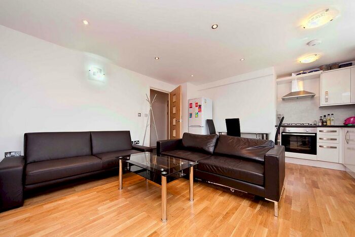2 Bedroom Flat To Rent In Green Lane, Ilford, IG1