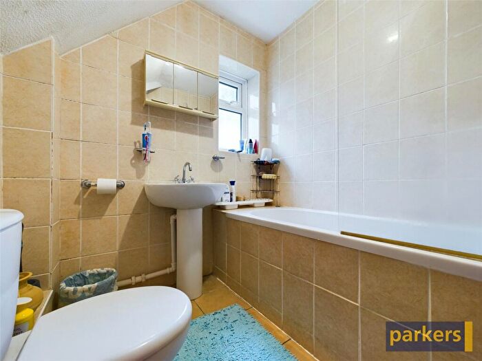3 Bedroom Terraced House For Sale In Shinfield Road, Reading, Berkshire, RG2