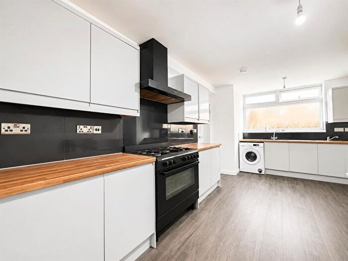 7 Bedroom Semi Detached House To Rent In Vicarage Farm Road, Hounslow, TW5