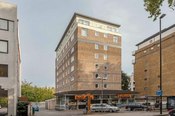 2 Bedroom Flat To Rent In Chiswick High Road, London, W4