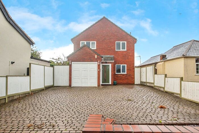 3 Bedroom Detached House For Sale In Bromley Road, Colchester, CO4