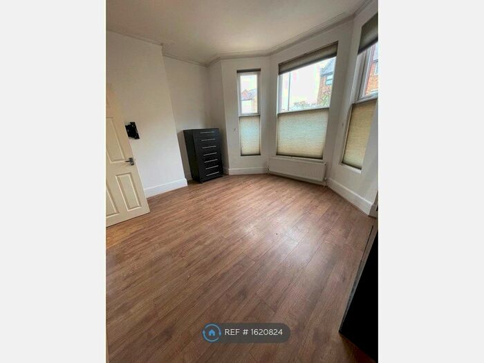 Studio To Rent In Myddleton Road, London, N22