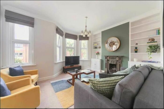 2 Bedroom Maisonette To Rent In Southfield Road, Chiswick, W4