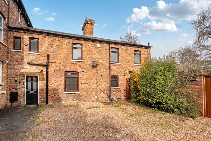 3 Bedroom Semi Detached House For Sale In Chaucer Road, Bedford, MK40