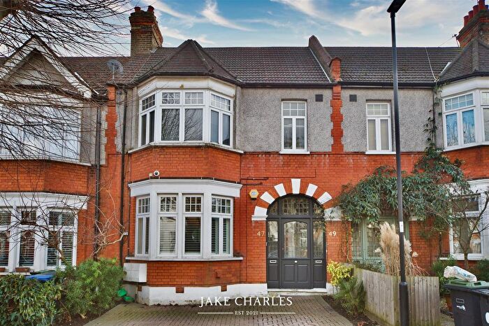 3 Bedroom Flat For Sale In Stonard Road, London, N13