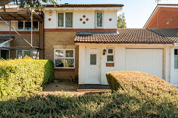 3 Bedroom Semi-Detached House For Sale In Lanyard Drive, Gosport, Hampshire, PO13