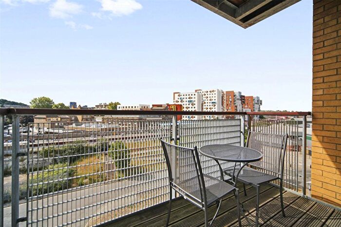 2 Bedroom Flat To Rent In Tarves Way, London, SE10