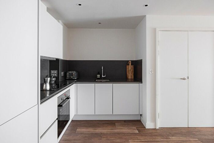 1 Bedroom Flat To Rent In Three Colts Lane, London, E2