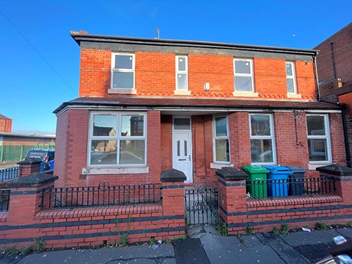 6 Bedroom House Of Multiple Occupation To Rent In Kippax Street, Manchester, Greater Manchester, M14