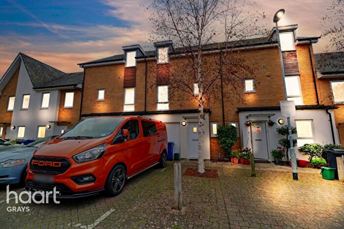 3 Bedroom Town House For Sale In Saxton Close, Grays, RM17