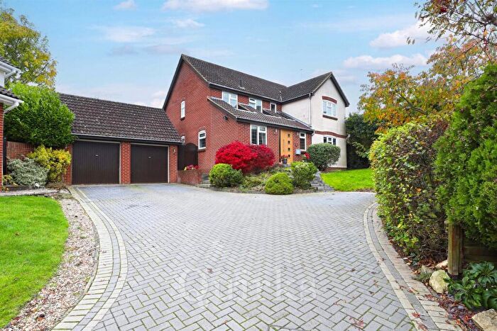 5 Bedroom Detached House For Sale In Horseshoe Close, Billericay, CM12