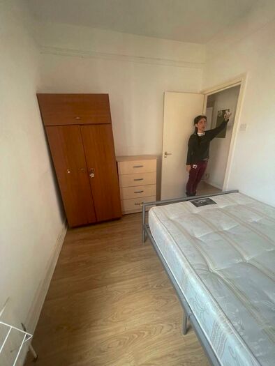 1 Bedroom Flat To Rent In York Road, London, N11