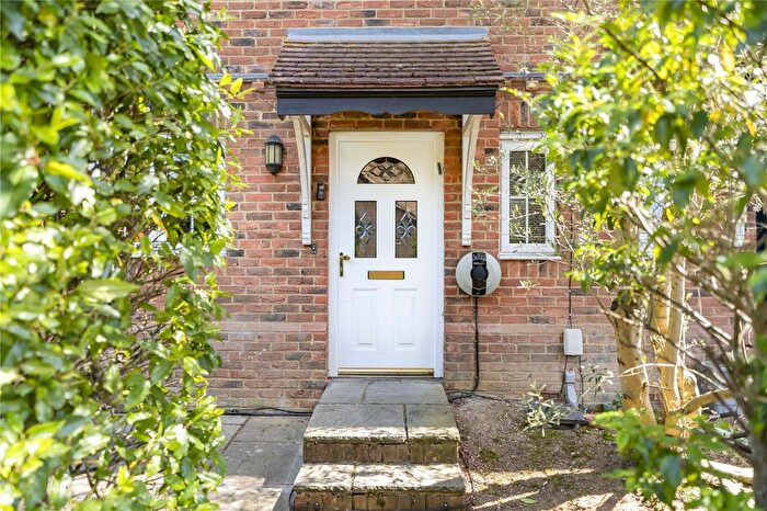 4 Bedroom End Terrace House For Sale In Hampton Close, Borehamwood, Hertfordshire, WD6