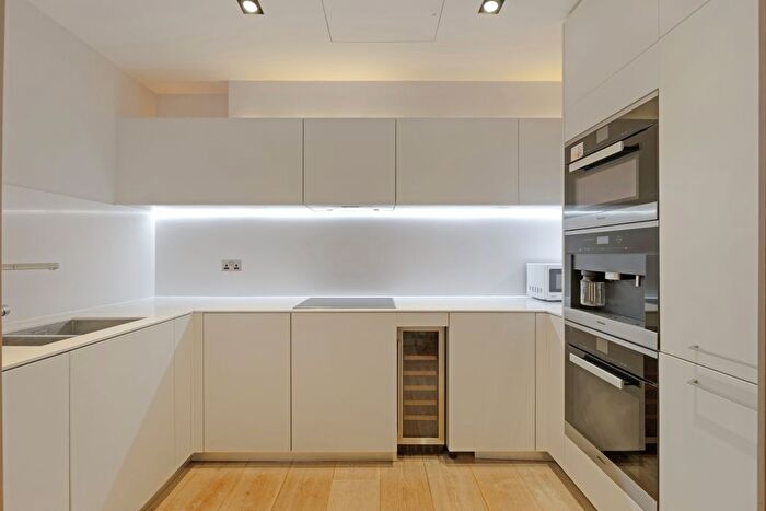 2 Bedroom Flat To Rent In Chatsworth House, Tower Bridge, SE1