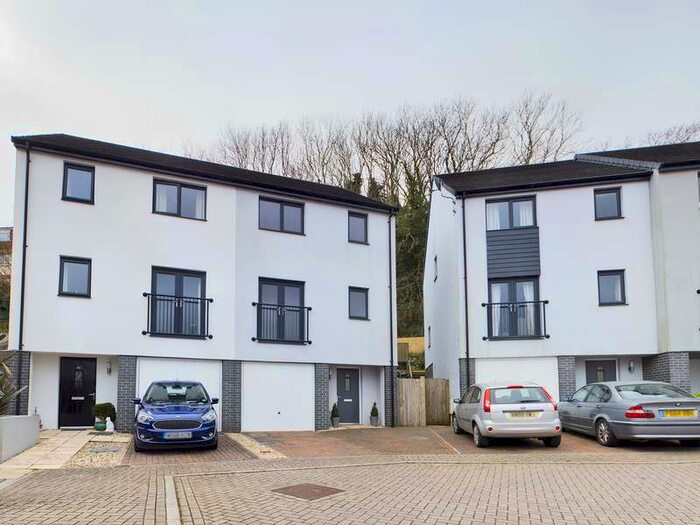 4 Bedroom Semi-Detached House To Rent In Daveys Elm View, Paignton, TQ4