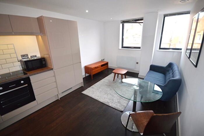 1 Bedroom Flat To Rent In West Bar, Sheffield, South Yorkshire, S3