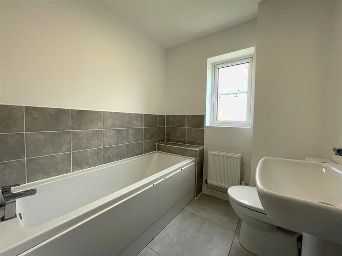 3 Bedroom Detached House To Rent In Coniston Avenue, Eastbourne, BN22