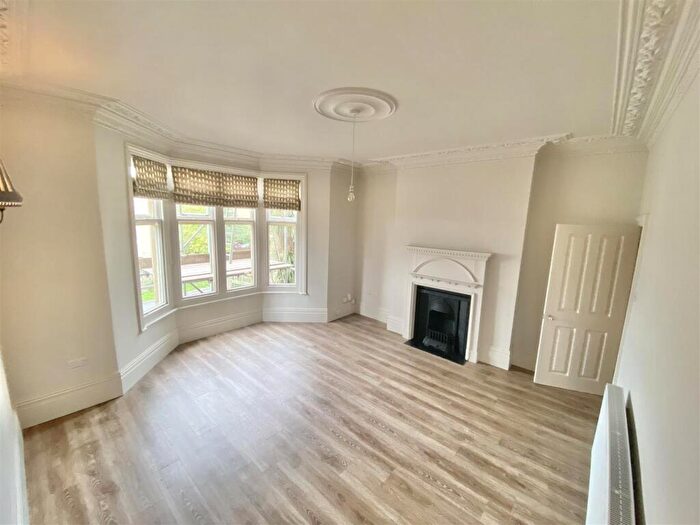 2 Bedroom Flat To Rent In Victoria Road, Clevedon, BS21