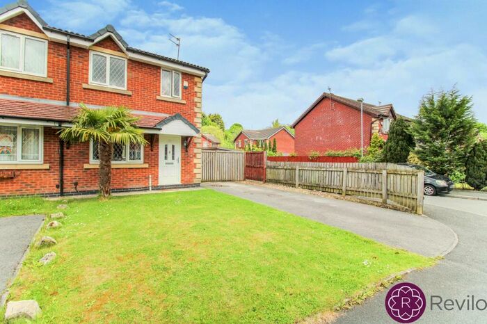 3 Bedroom Semi-Detached House To Rent In Twinegate, Rochdale, OL12