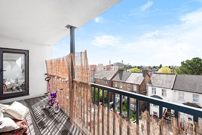 2 Bedroom Flat To Rent In Grand Union House, Stoke Road, Slough, SL2