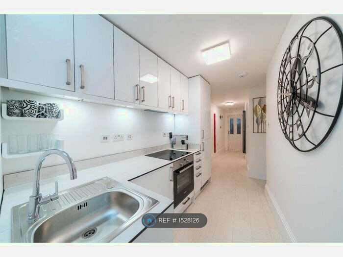 1 Bedroom Flat To Rent In Flaxman Road, London, SE5