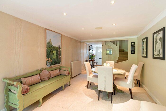 4 Bedroom Property To Rent In Pooles Lane, Chelsea, SW10