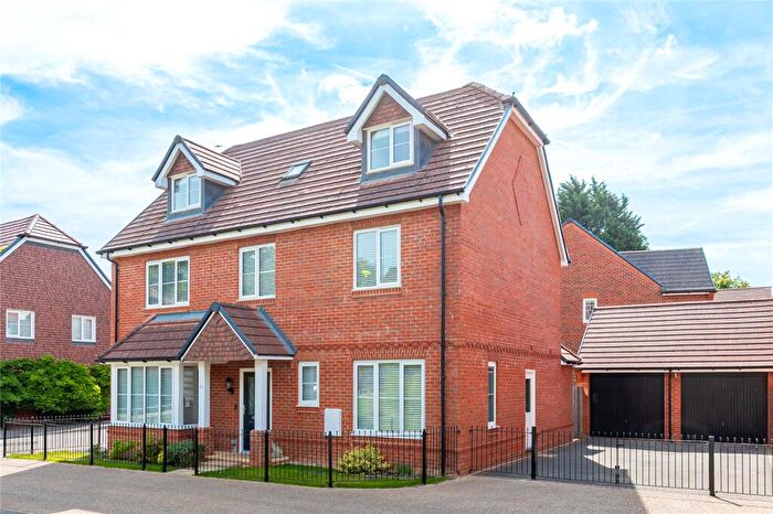6 Bedroom Detached House For Sale In Meadowbrook, Woolton Hill, Newbury, Hampshire, RG20