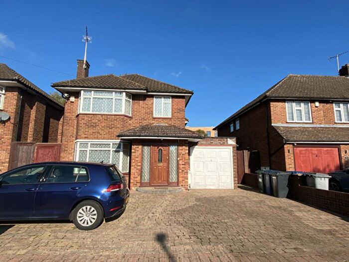 3 Bedroom Semi Detached House To Rent In Hartland Drive, Edgware, HA8